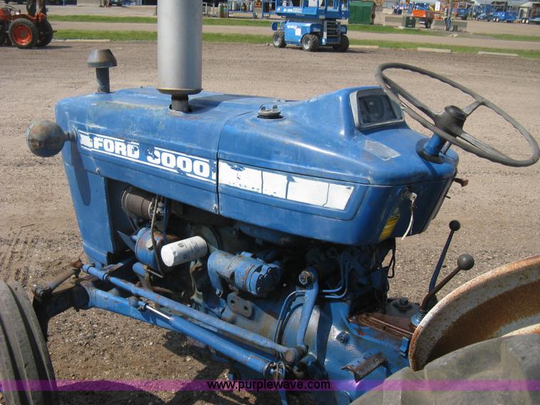 image for item H5320 1973 Ford 3000 tractor