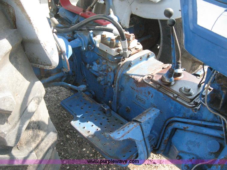 image for item H5320 1973 Ford 3000 tractor