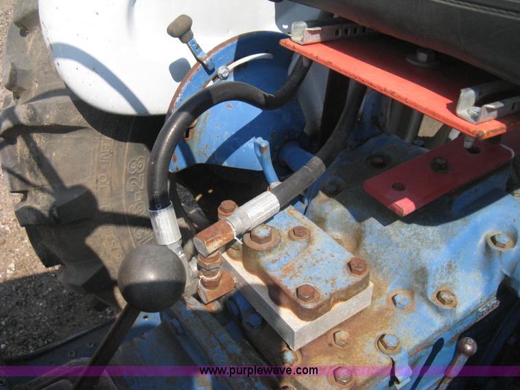 image for item H5320 1973 Ford 3000 tractor