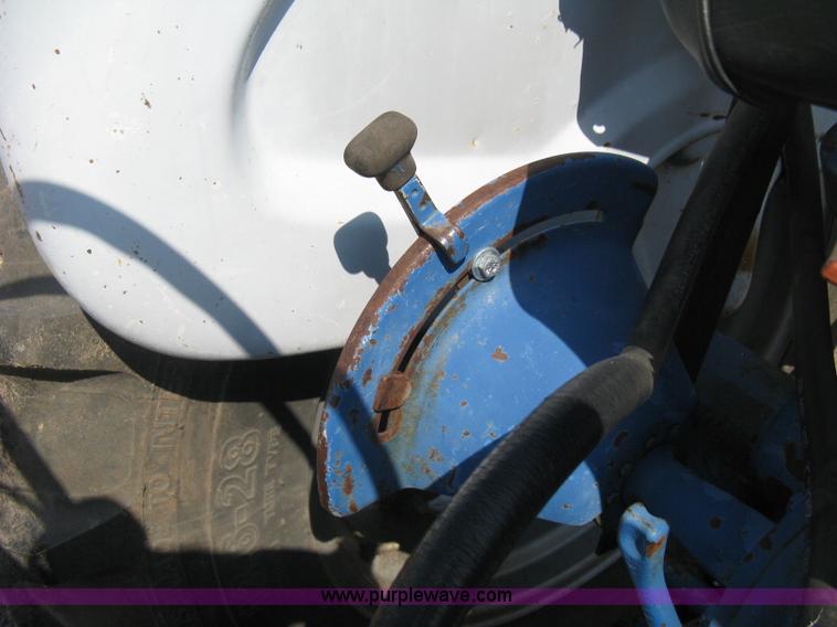 image for item H5320 1973 Ford 3000 tractor