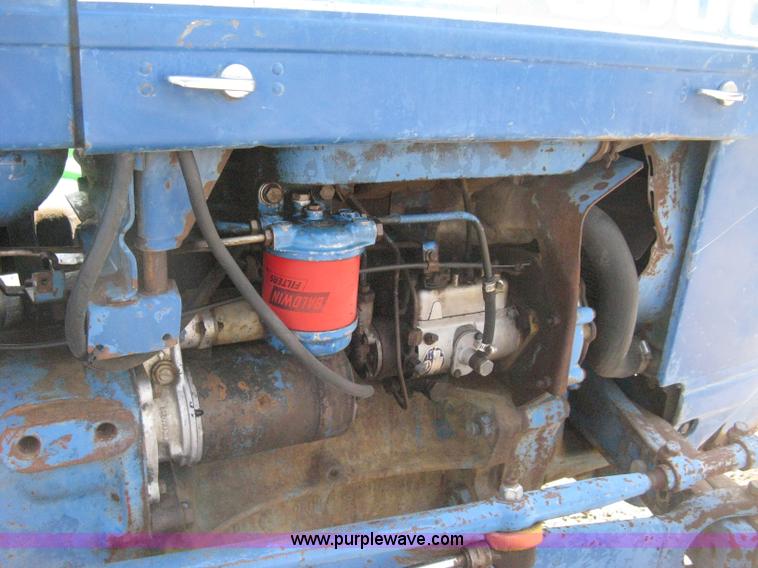 image for item H5320 1973 Ford 3000 tractor