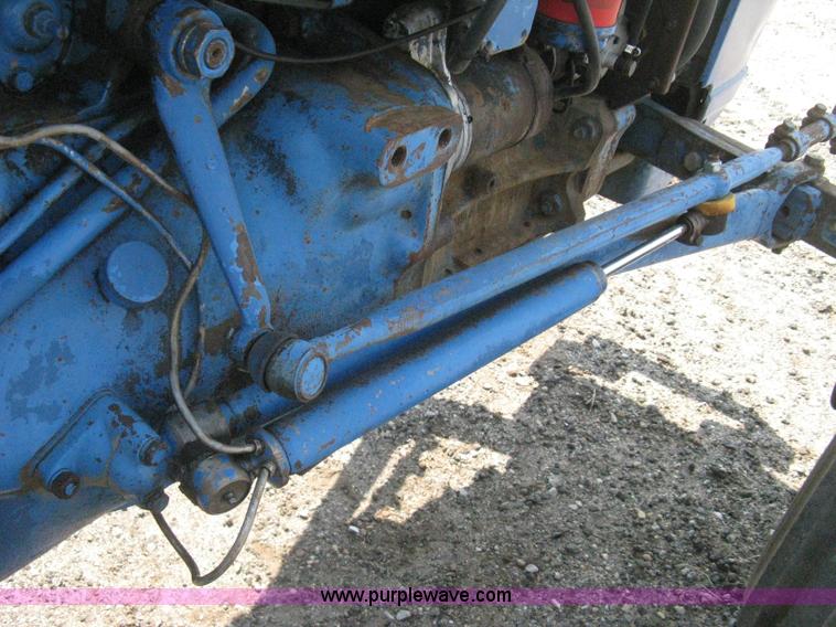 image for item H5320 1973 Ford 3000 tractor