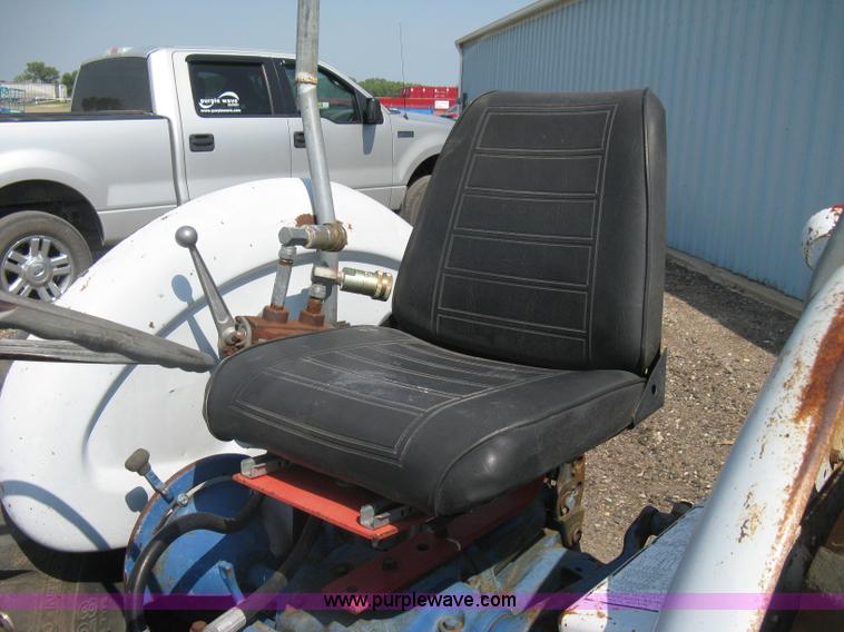 image for item H5320 1973 Ford 3000 tractor