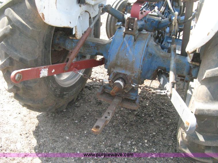 image for item H5320 1973 Ford 3000 tractor