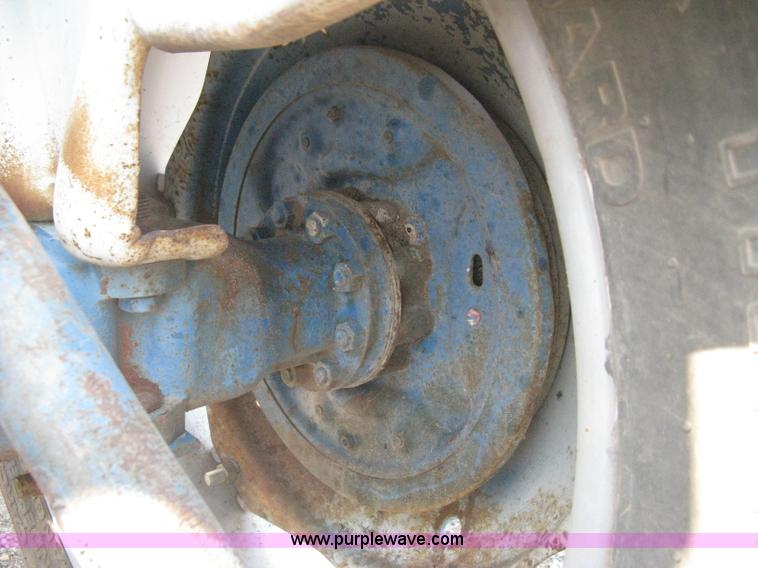 image for item H5320 1973 Ford 3000 tractor