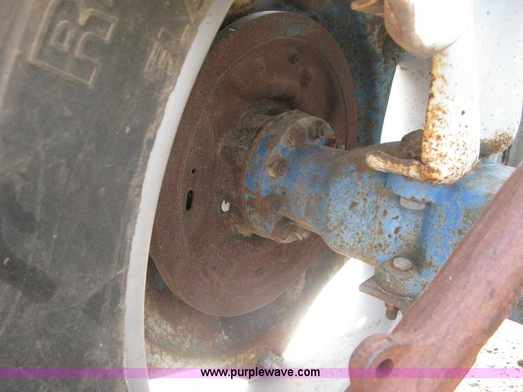 image for item H5320 1973 Ford 3000 tractor