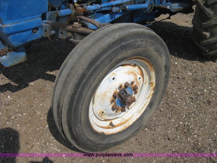 image for item H5320 1973 Ford 3000 tractor