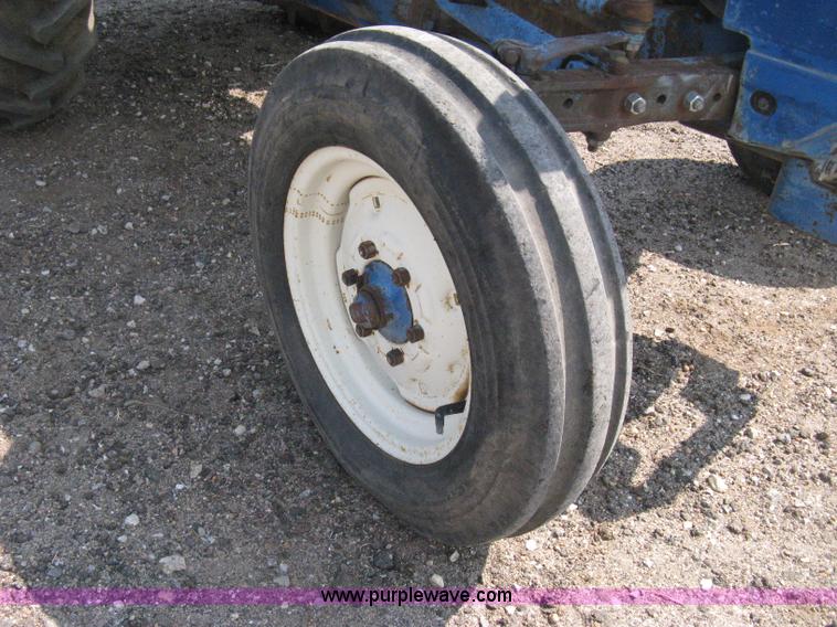 image for item H5320 1973 Ford 3000 tractor