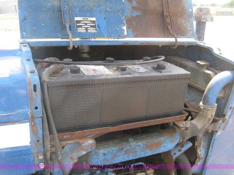 image for item H5320 1973 Ford 3000 tractor