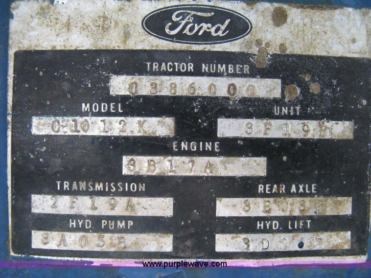 image for item H5320 1973 Ford 3000 tractor