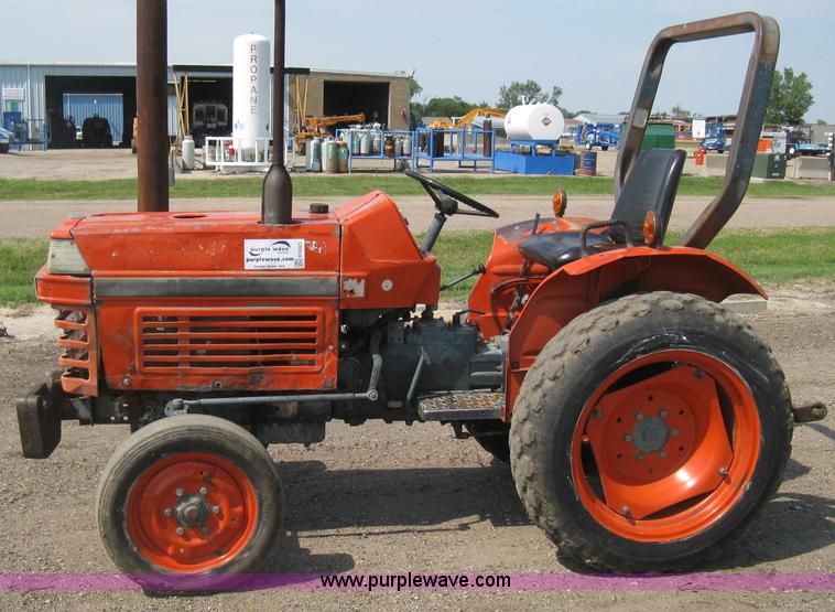image for item H5321 1989 Kubota 2050 tractor