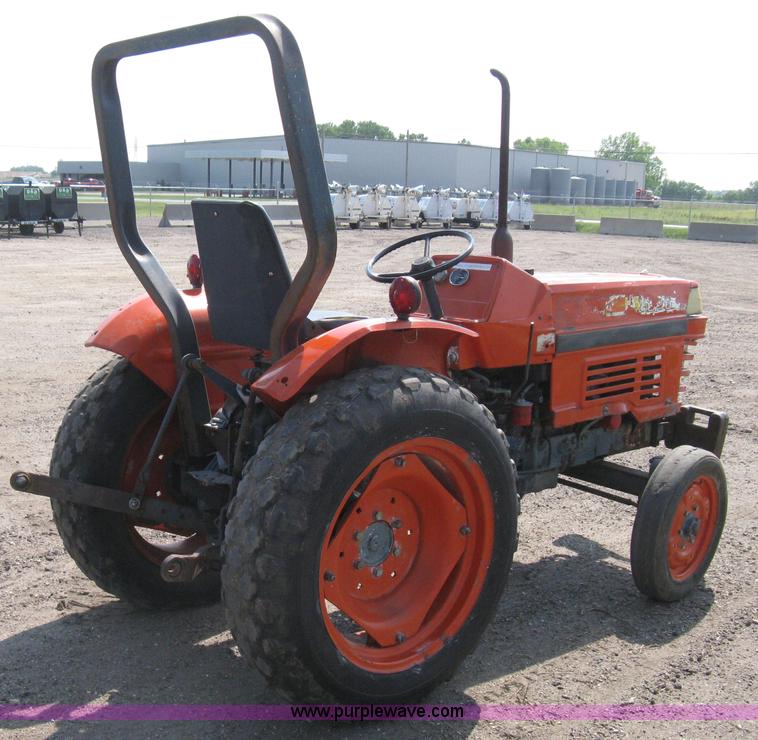 image for item H5321 1989 Kubota 2050 tractor