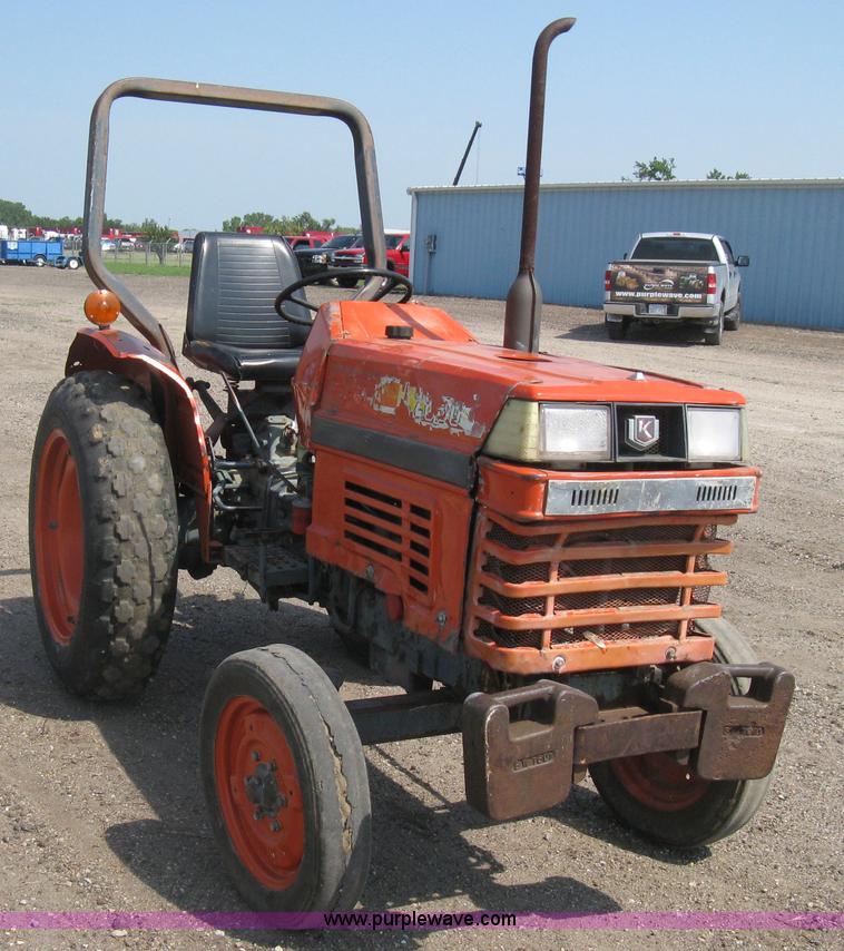 image for item H5321 1989 Kubota 2050 tractor