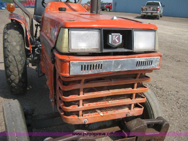 image for item H5321 1989 Kubota 2050 tractor