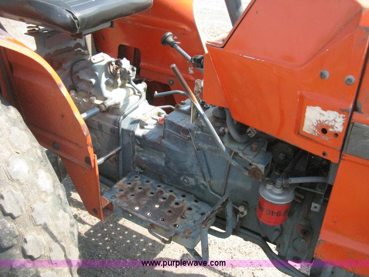 image for item H5321 1989 Kubota 2050 tractor