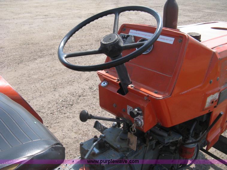 image for item H5321 1989 Kubota 2050 tractor