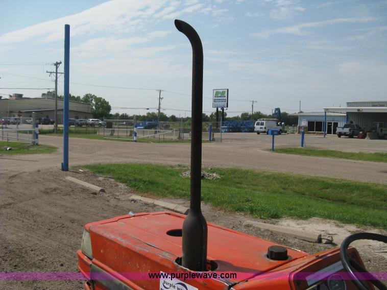 image for item H5321 1989 Kubota 2050 tractor