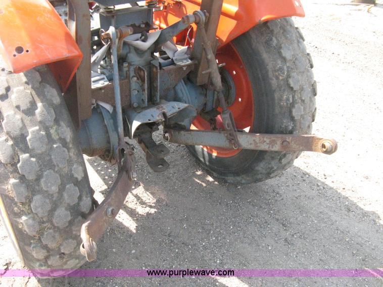 image for item H5321 1989 Kubota 2050 tractor