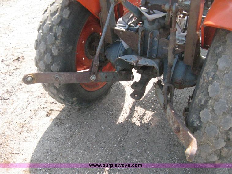 image for item H5321 1989 Kubota 2050 tractor