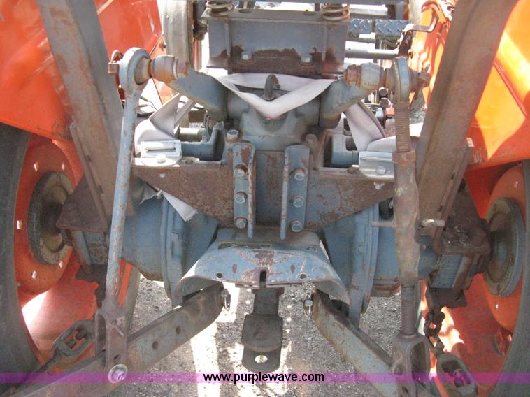 image for item H5321 1989 Kubota 2050 tractor