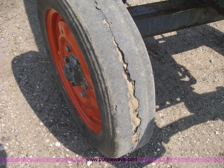 image for item H5321 1989 Kubota 2050 tractor