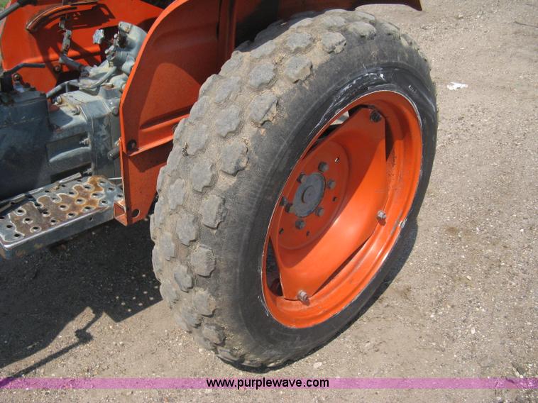 image for item H5321 1989 Kubota 2050 tractor