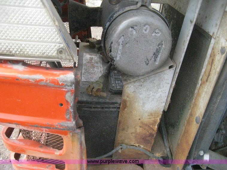 image for item H5321 1989 Kubota 2050 tractor