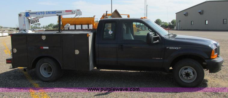 image for item I6216 2000 Ford F350 Super Duty XL SuperCab service truck with crane