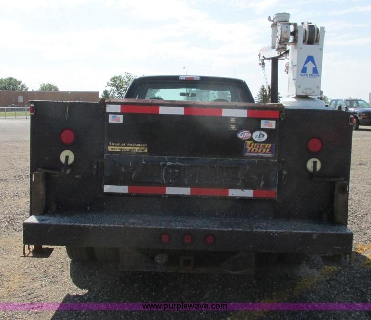 image for item I6216 2000 Ford F350 Super Duty XL SuperCab service truck with crane
