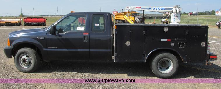 image for item I6216 2000 Ford F350 Super Duty XL SuperCab service truck with crane