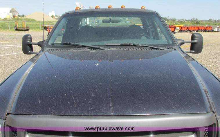 image for item I6216 2000 Ford F350 Super Duty XL SuperCab service truck with crane