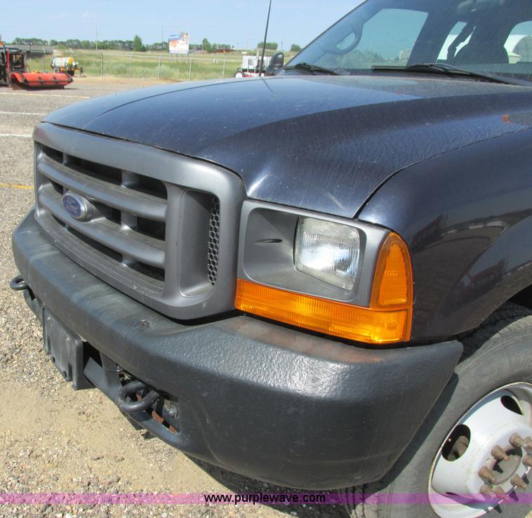 image for item I6216 2000 Ford F350 Super Duty XL SuperCab service truck with crane