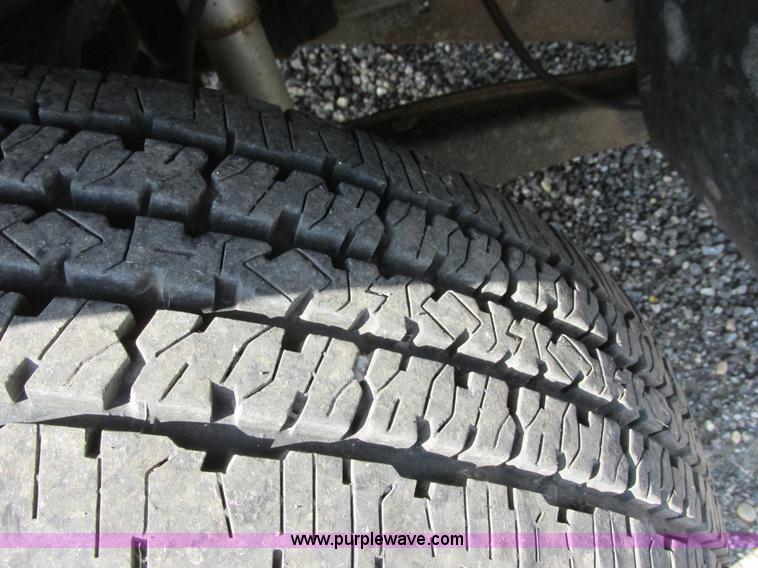 image for item I6216 2000 Ford F350 Super Duty XL SuperCab service truck with crane