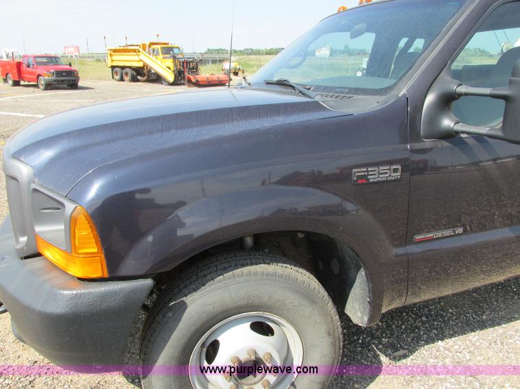 image for item I6216 2000 Ford F350 Super Duty XL SuperCab service truck with crane