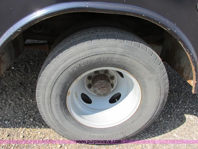 image for item I6216 2000 Ford F350 Super Duty XL SuperCab service truck with crane