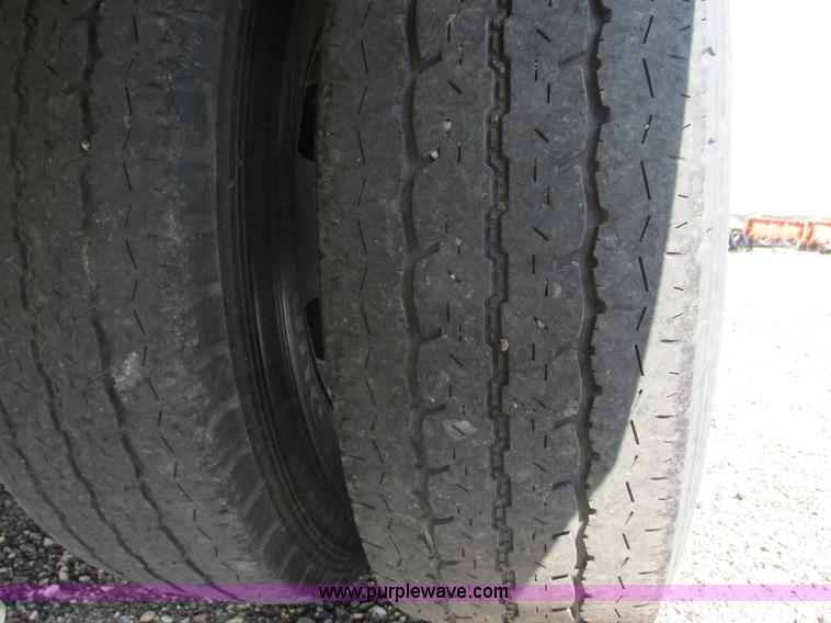 image for item I6216 2000 Ford F350 Super Duty XL SuperCab service truck with crane