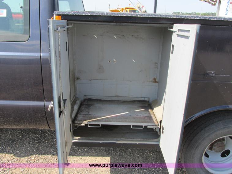 image for item I6216 2000 Ford F350 Super Duty XL SuperCab service truck with crane