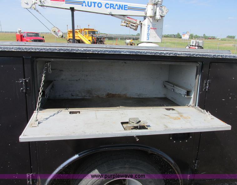 image for item I6216 2000 Ford F350 Super Duty XL SuperCab service truck with crane