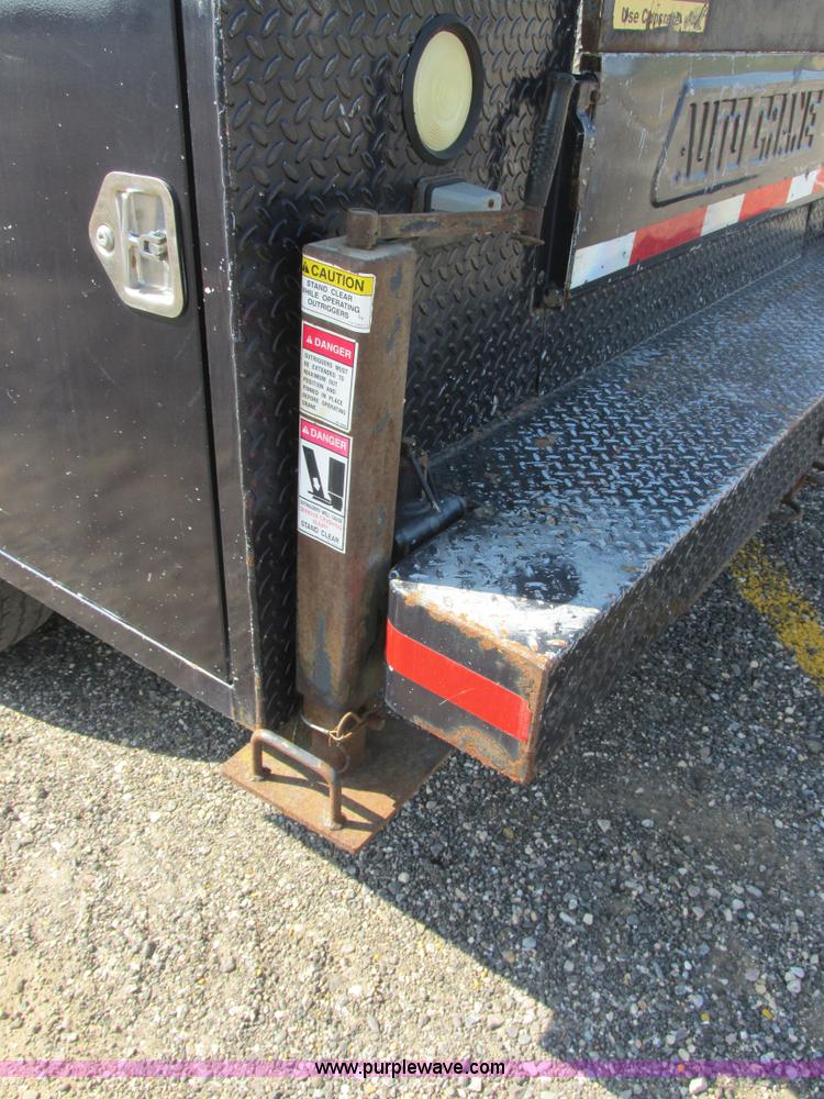 image for item I6216 2000 Ford F350 Super Duty XL SuperCab service truck with crane