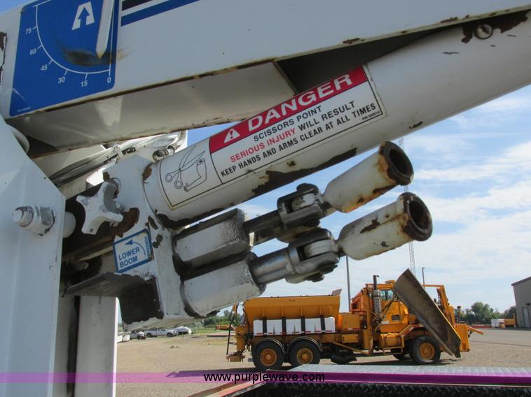 image for item I6216 2000 Ford F350 Super Duty XL SuperCab service truck with crane