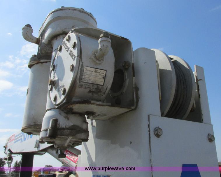 image for item I6216 2000 Ford F350 Super Duty XL SuperCab service truck with crane