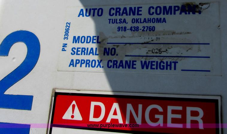 image for item I6216 2000 Ford F350 Super Duty XL SuperCab service truck with crane