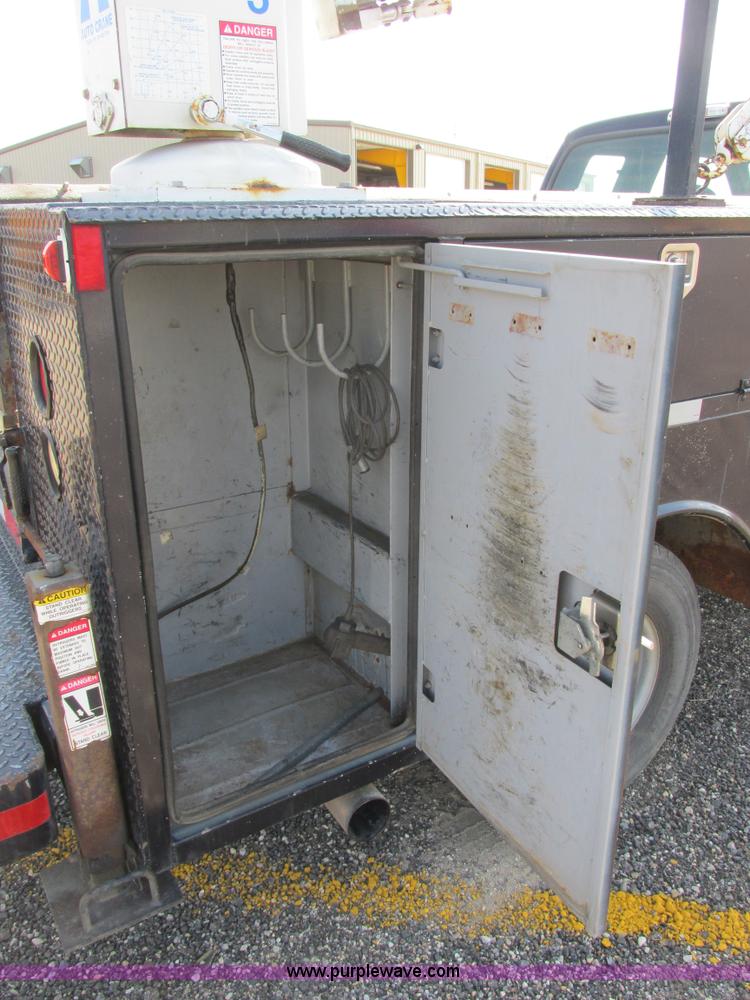 image for item I6216 2000 Ford F350 Super Duty XL SuperCab service truck with crane