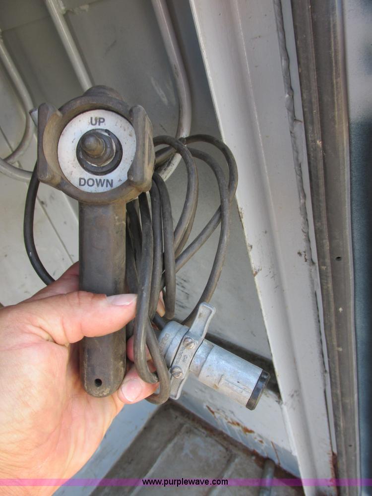 image for item I6216 2000 Ford F350 Super Duty XL SuperCab service truck with crane