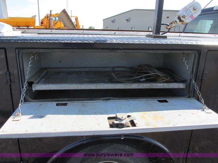 image for item I6216 2000 Ford F350 Super Duty XL SuperCab service truck with crane