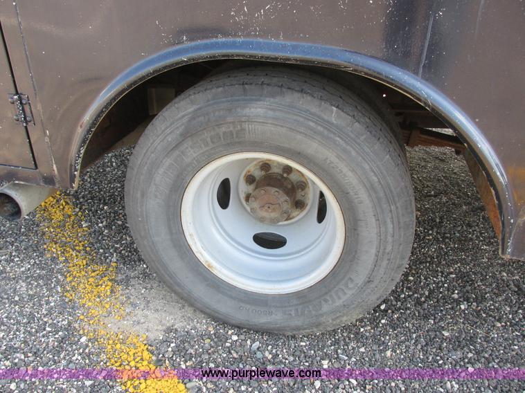 image for item I6216 2000 Ford F350 Super Duty XL SuperCab service truck with crane