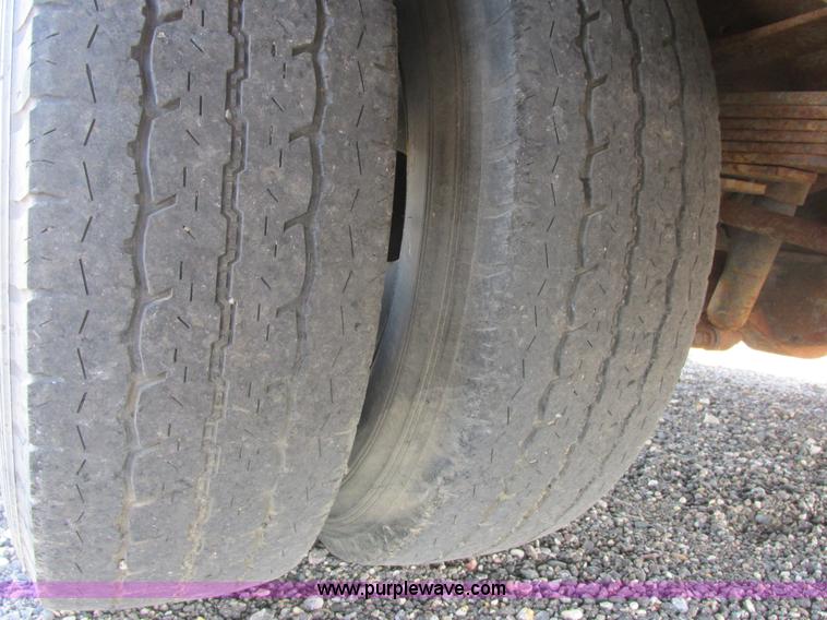 image for item I6216 2000 Ford F350 Super Duty XL SuperCab service truck with crane