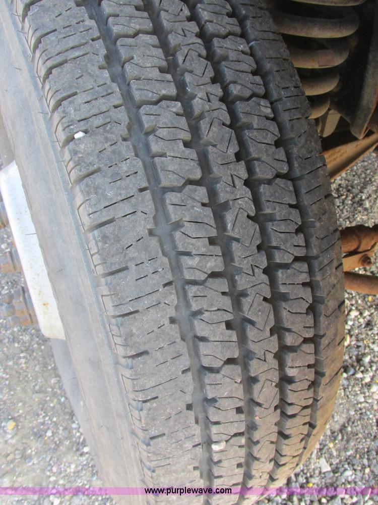 image for item I6216 2000 Ford F350 Super Duty XL SuperCab service truck with crane