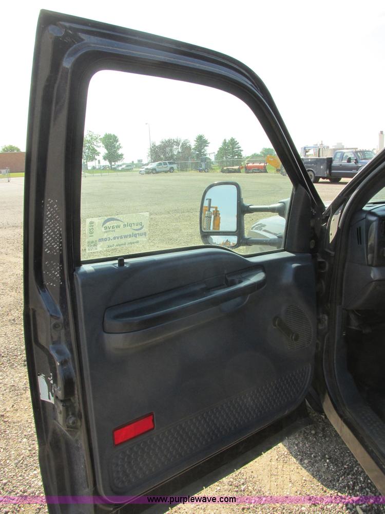 image for item I6216 2000 Ford F350 Super Duty XL SuperCab service truck with crane