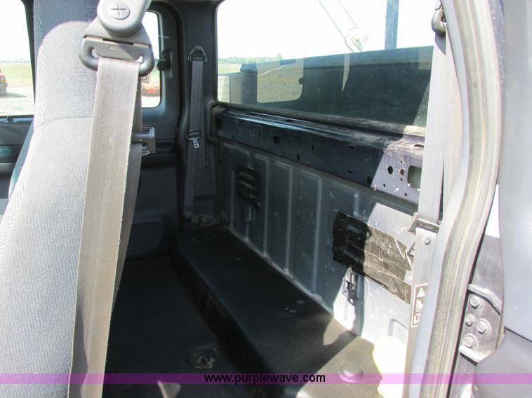 image for item I6216 2000 Ford F350 Super Duty XL SuperCab service truck with crane